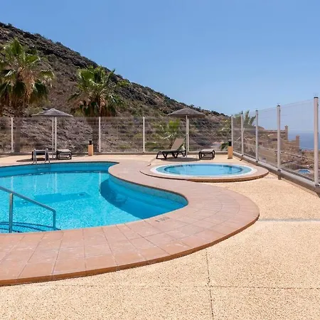 The Sunset Views Costa Adeje, Heated Pool Daire